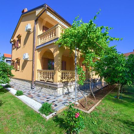 Apartment Bazina - Airconditioning, Parking, 500M From The Beach Krk Town Extérieur photo