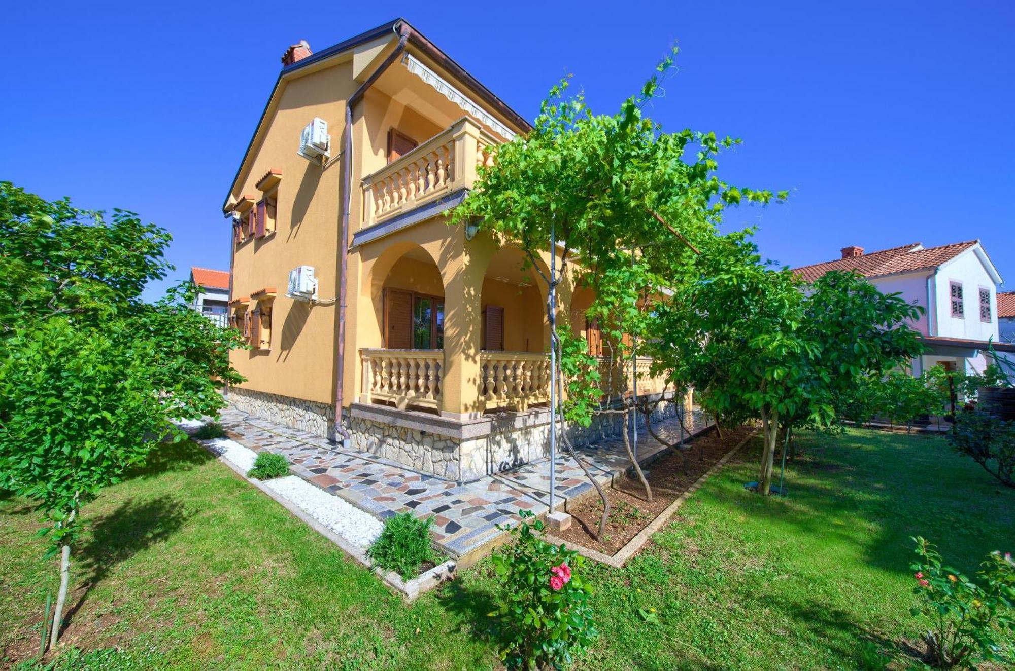 Apartment Bazina - Airconditioning, Parking, 500M From The Beach Krk Town Extérieur photo