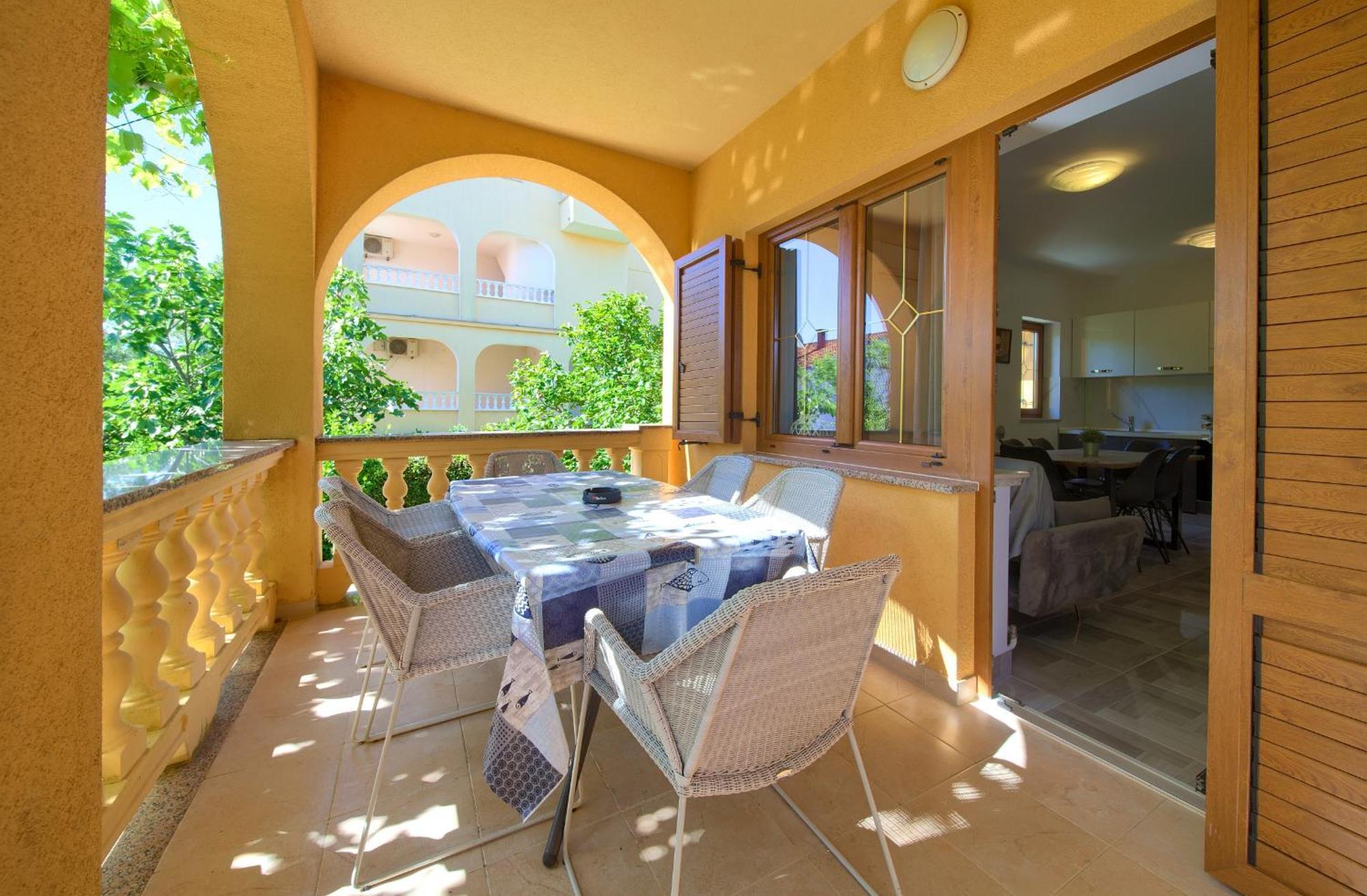 Apartment Bazina - Airconditioning, Parking, 500M From The Beach Krk Town Extérieur photo