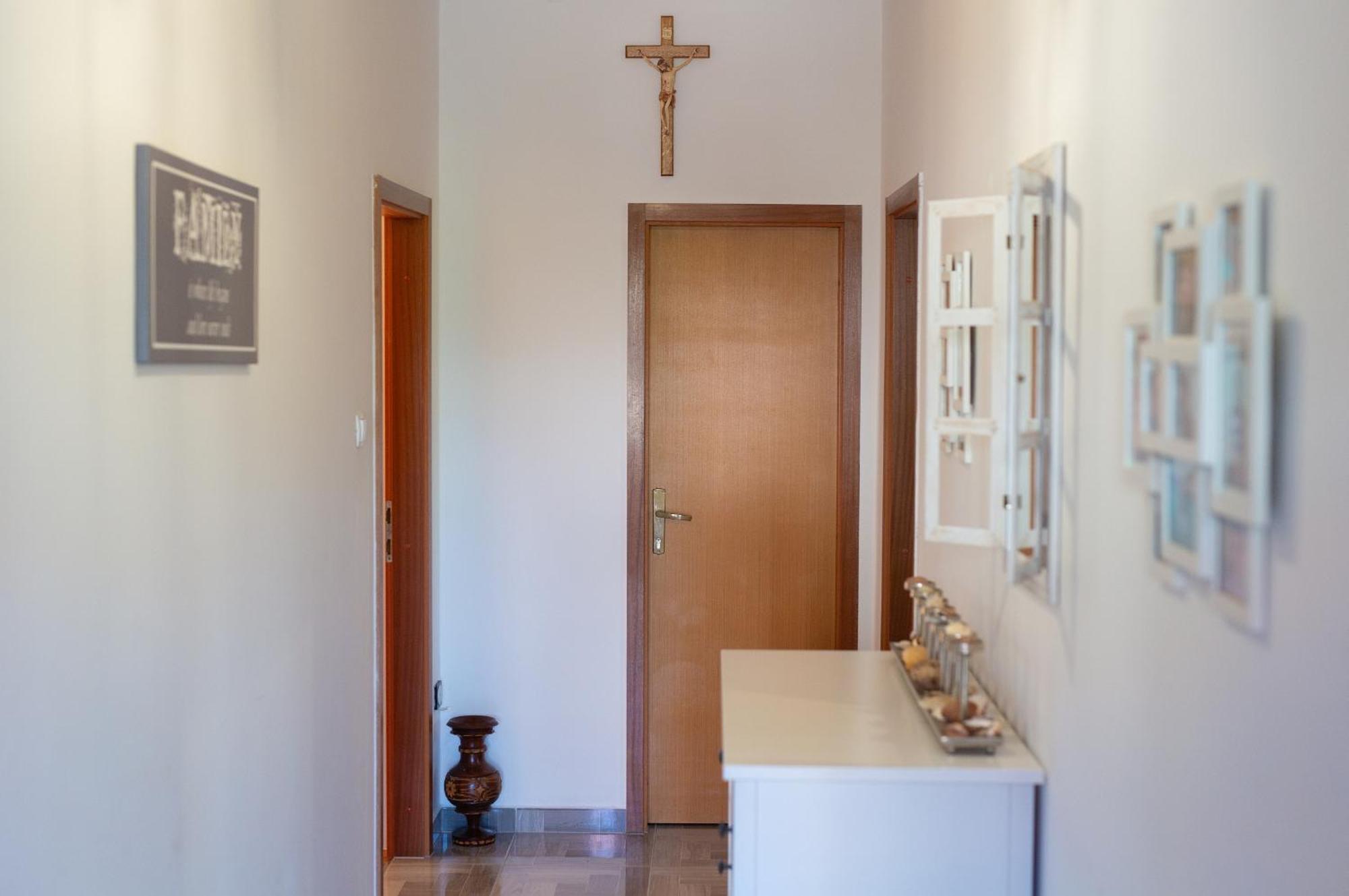 Apartment Bazina - Airconditioning, Parking, 500M From The Beach Krk Town Extérieur photo