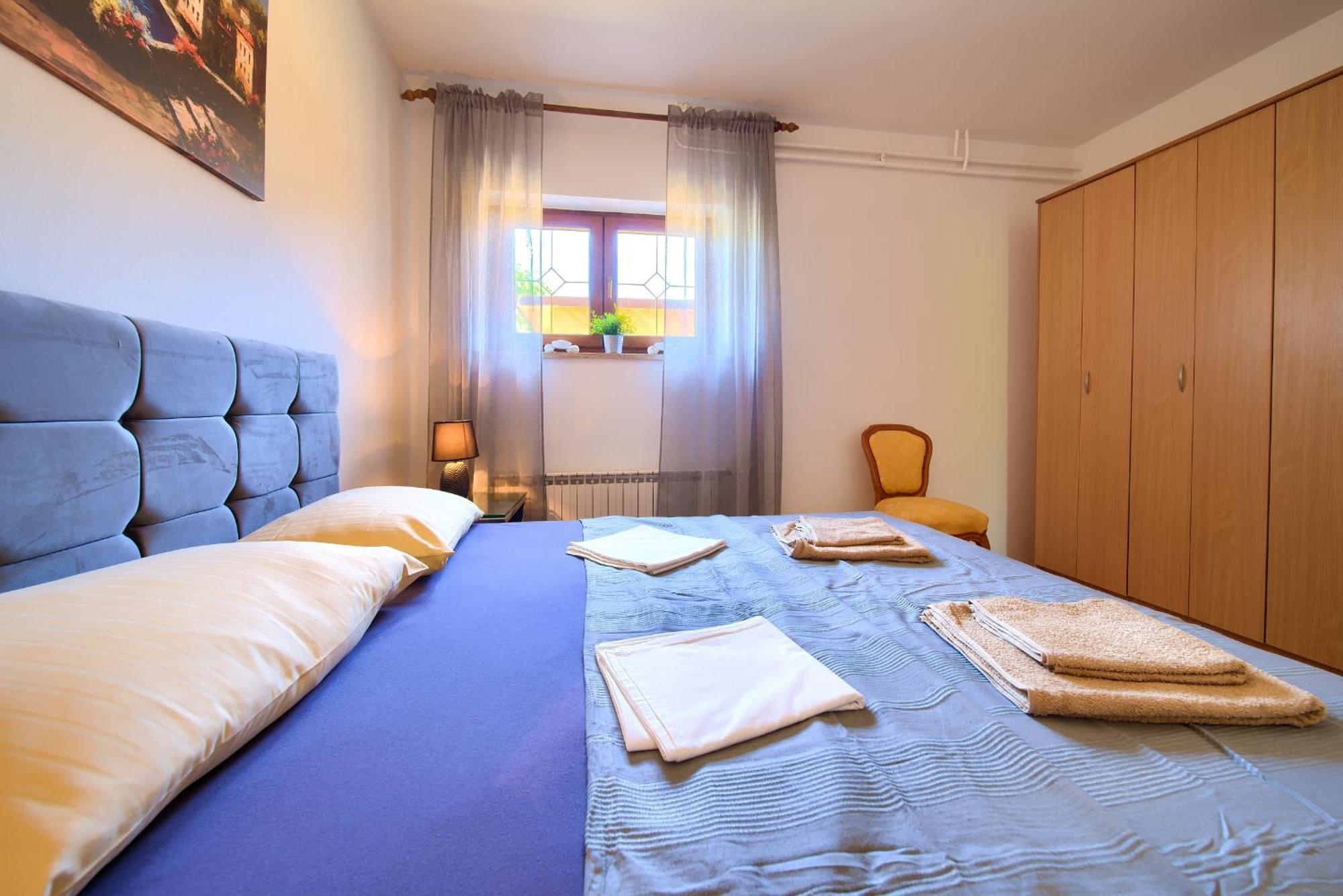 Apartment Bazina - Airconditioning, Parking, 500M From The Beach Krk Town Extérieur photo