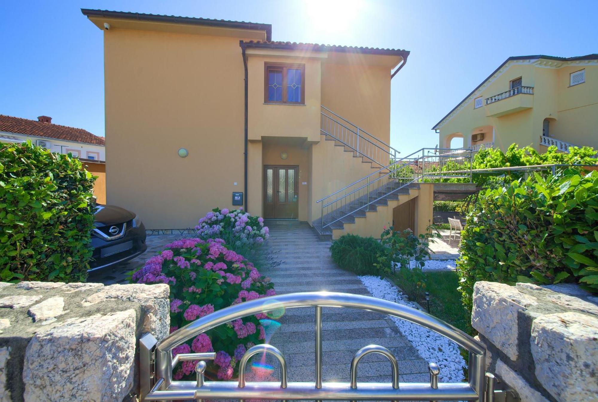 Apartment Bazina - Airconditioning, Parking, 500M From The Beach Krk Town Extérieur photo