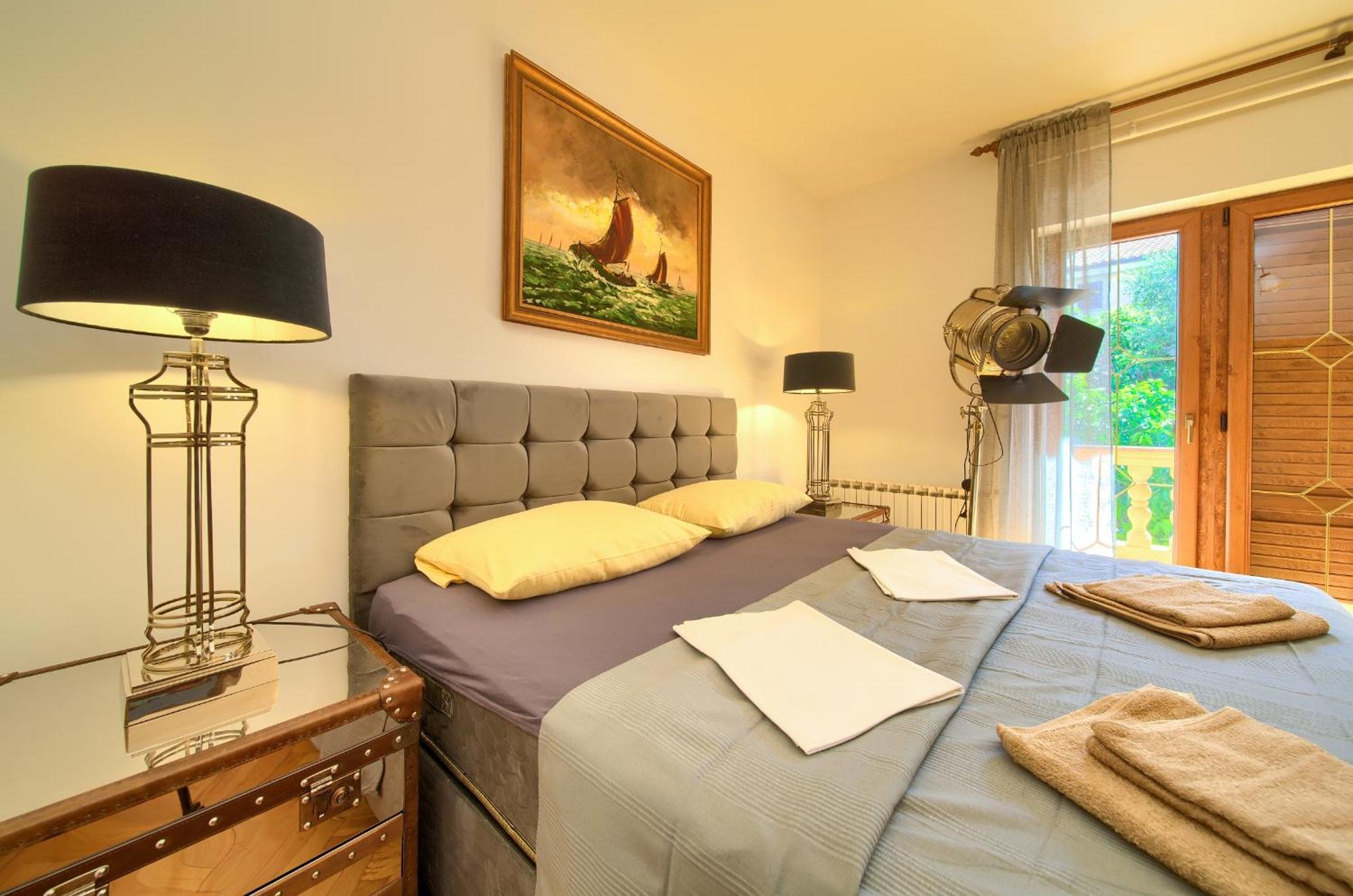 Apartment Bazina - Airconditioning, Parking, 500M From The Beach Krk Town Extérieur photo
